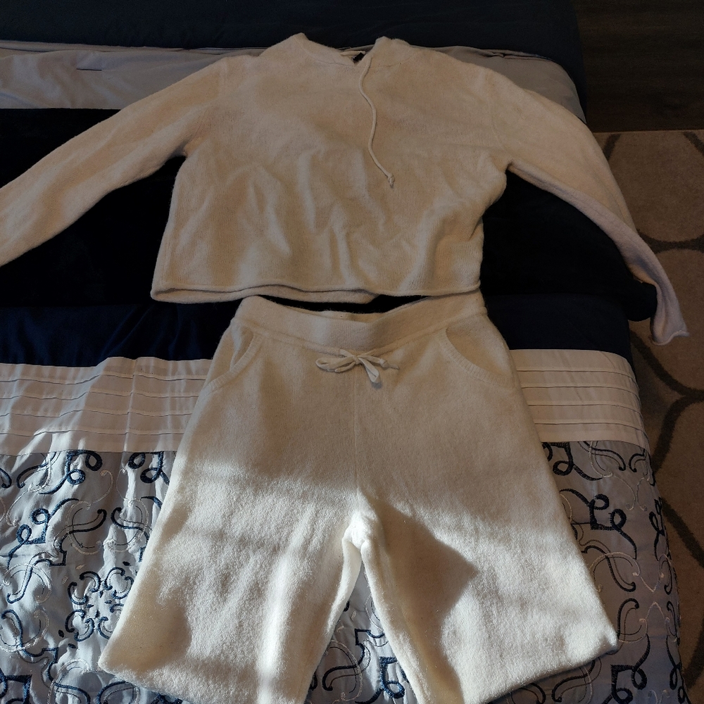 Fuzzy White Jogger Set, Medium